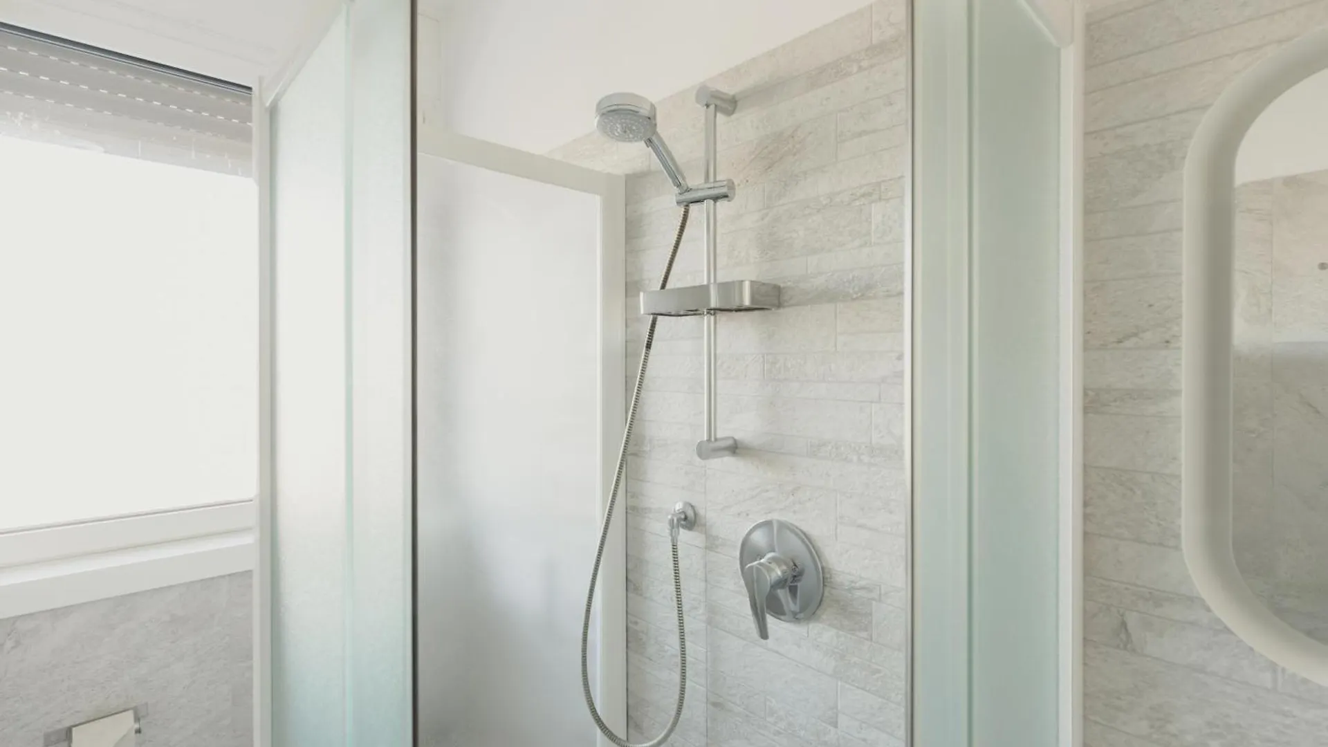 Gohost - Modern Apartments With Private Terrace Near Duomo Milaan Italië