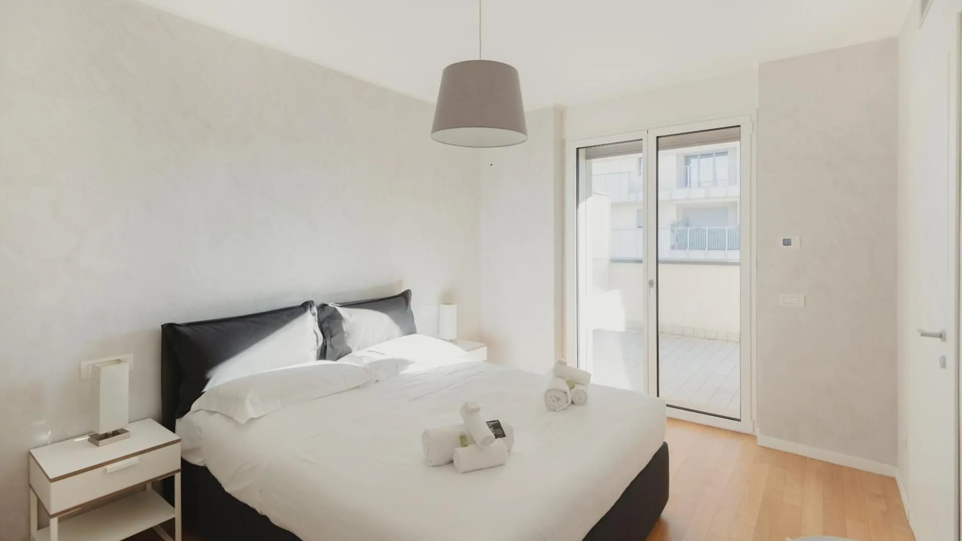 Gohost - Modern Apartments With Private Terrace Near Duomo Milaan