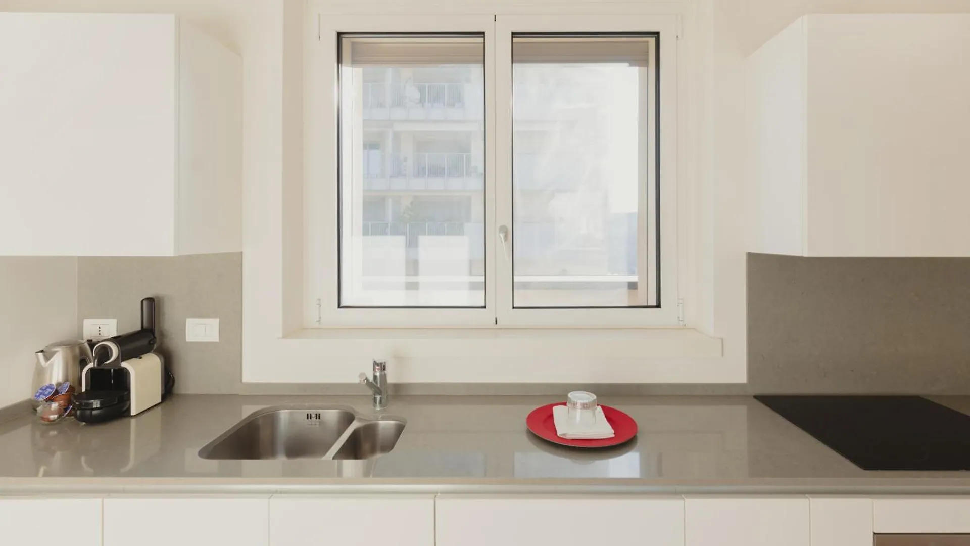Gohost - Modern Apartments With Private Terrace Near Duomo Milaan 0*,  Italië
