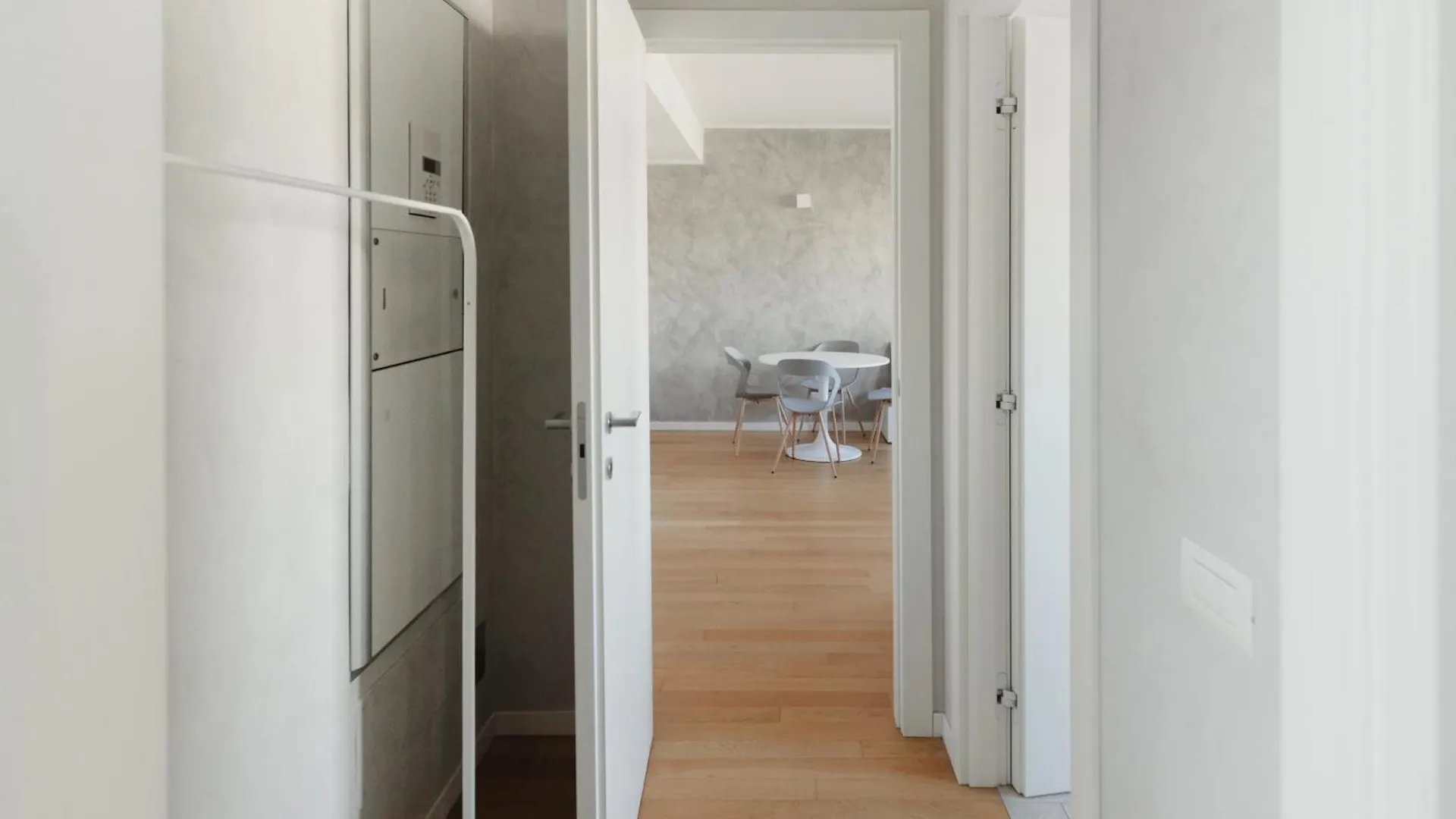Gohost - Modern Apartments With Private Terrace Near Duomo Milaan Italië
