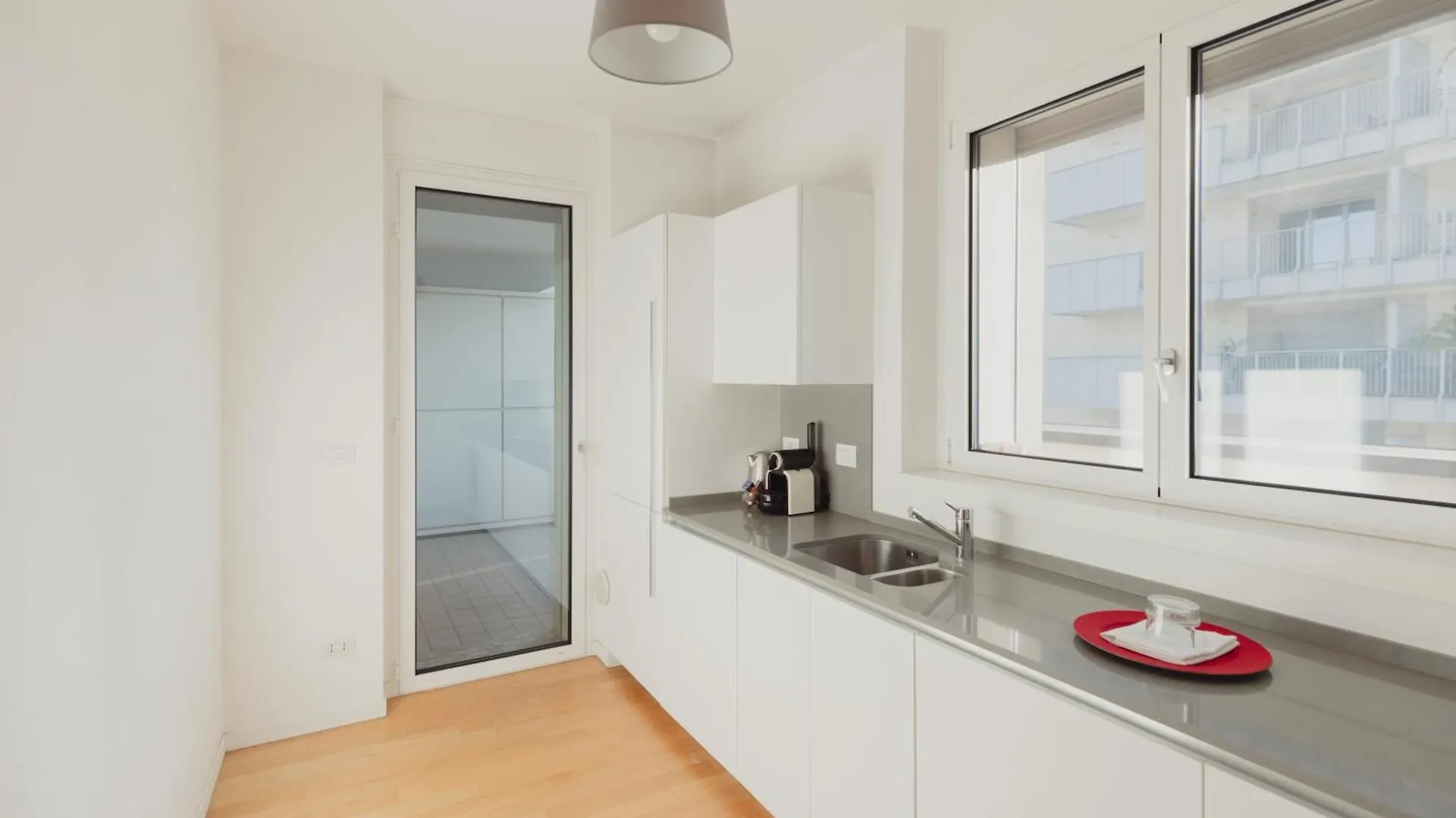 Gohost - Modern Apartments With Private Terrace Near Duomo Milaan 0*,  Italië