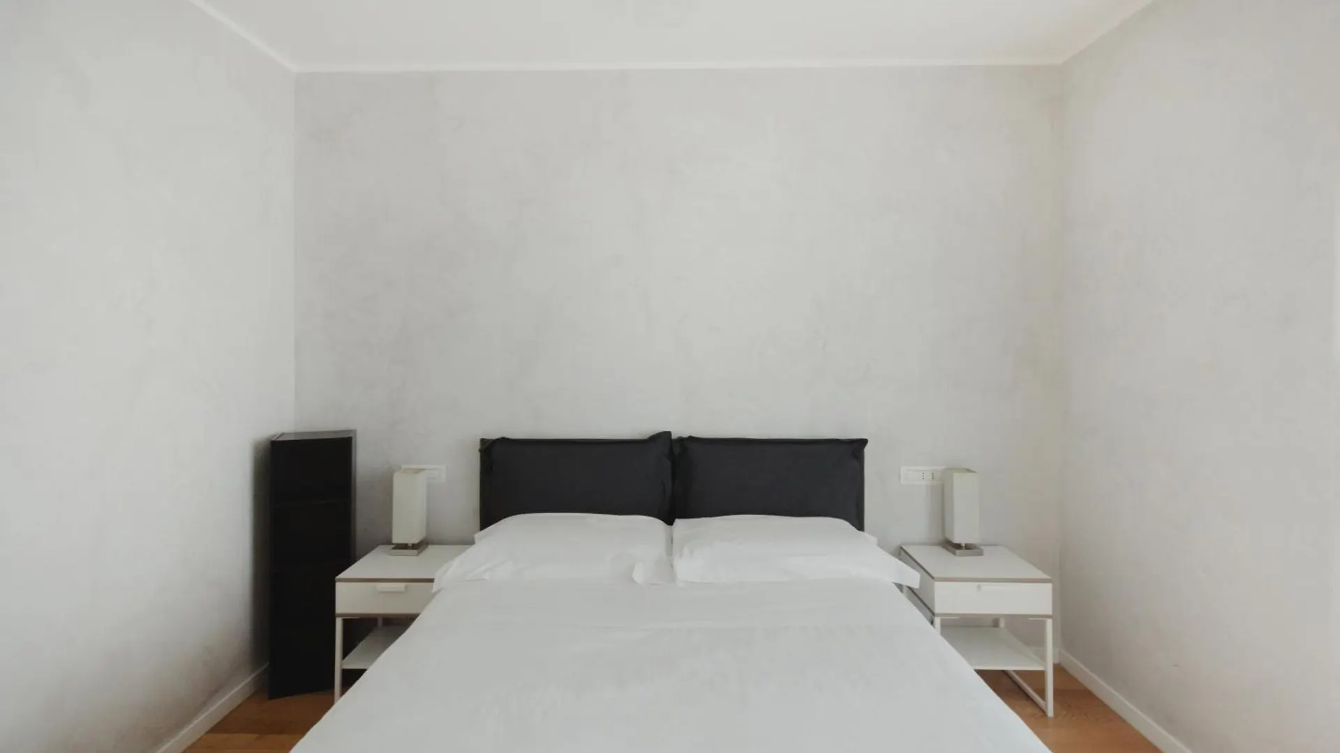 Gohost - Modern Apartments With Private Terrace Near Duomo Milaan