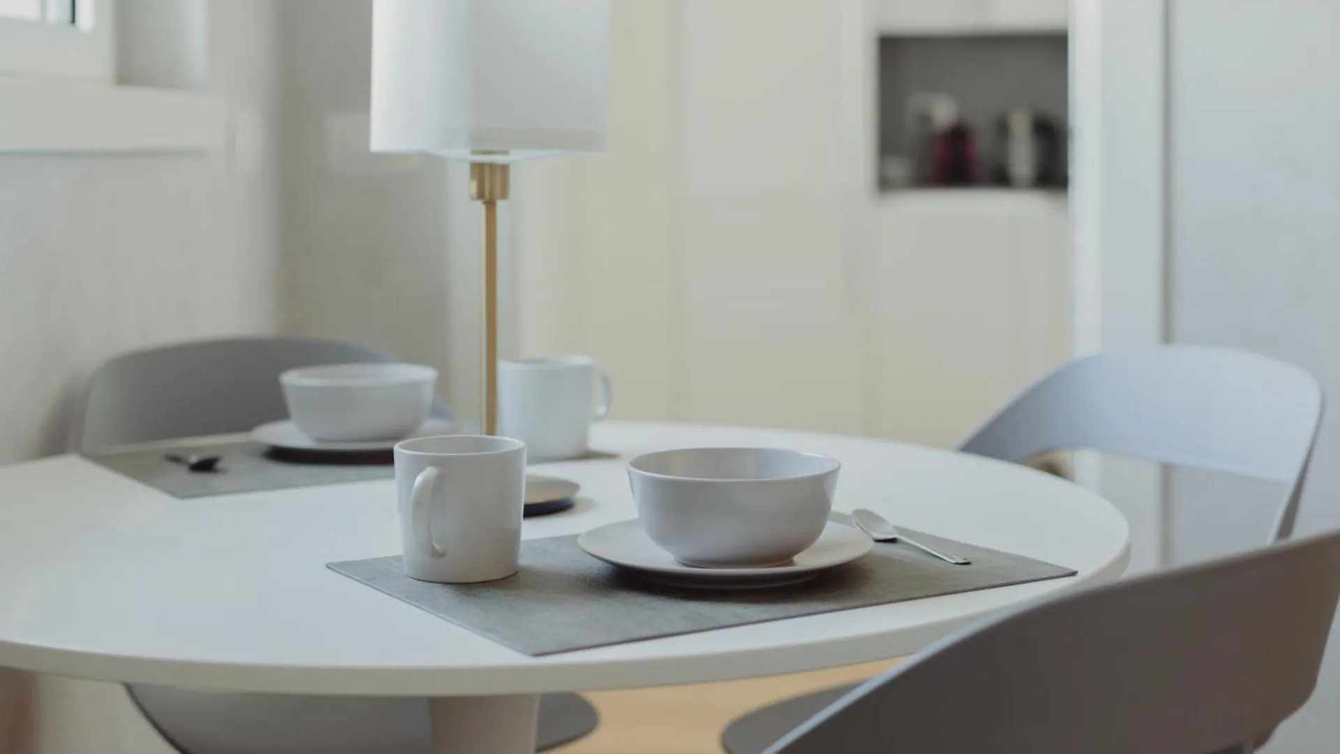 Gohost - Modern Apartments With Private Terrace Near Duomo Milaan