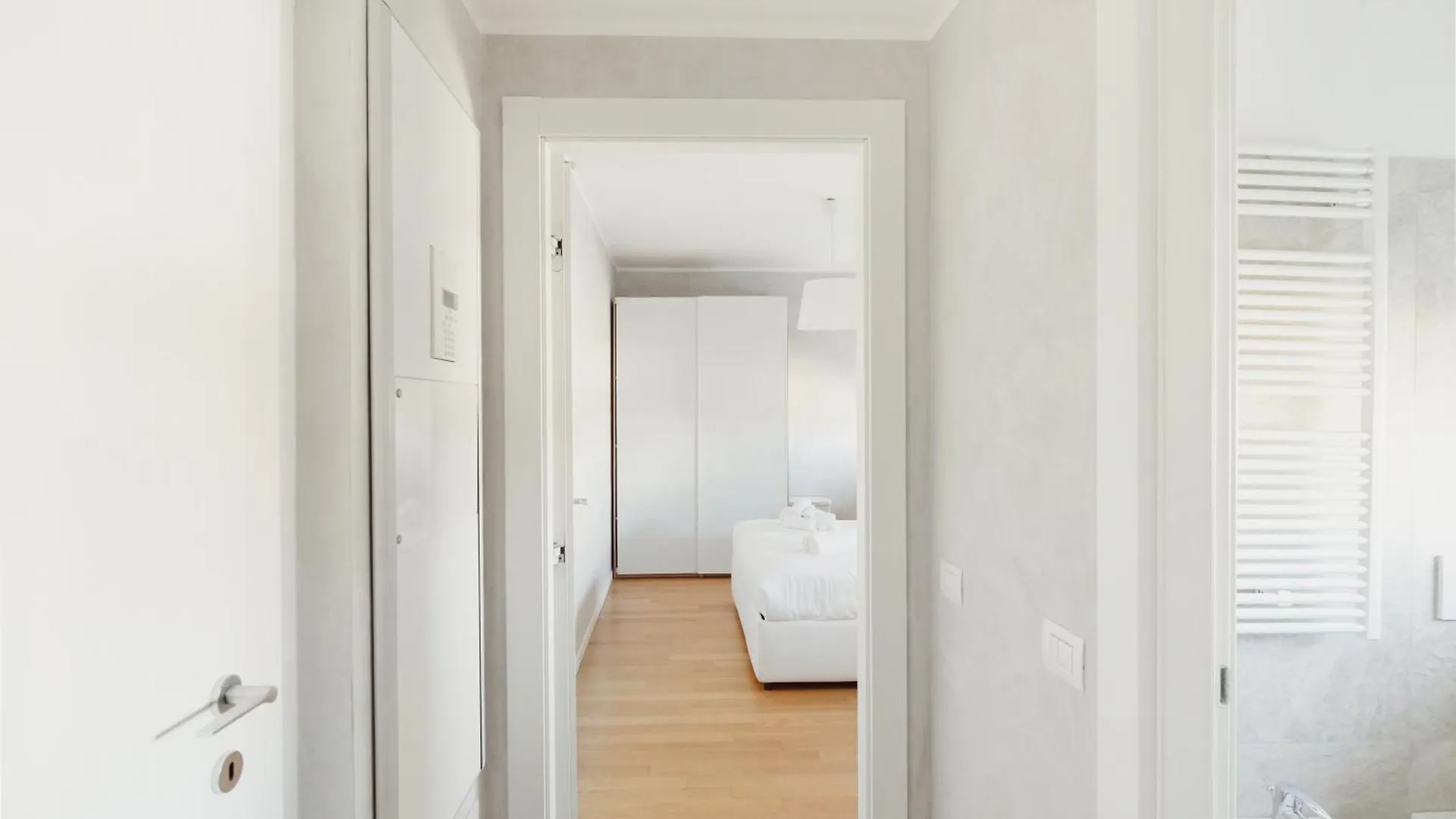 Gohost - Modern Apartments With Private Terrace Near Duomo Milaan