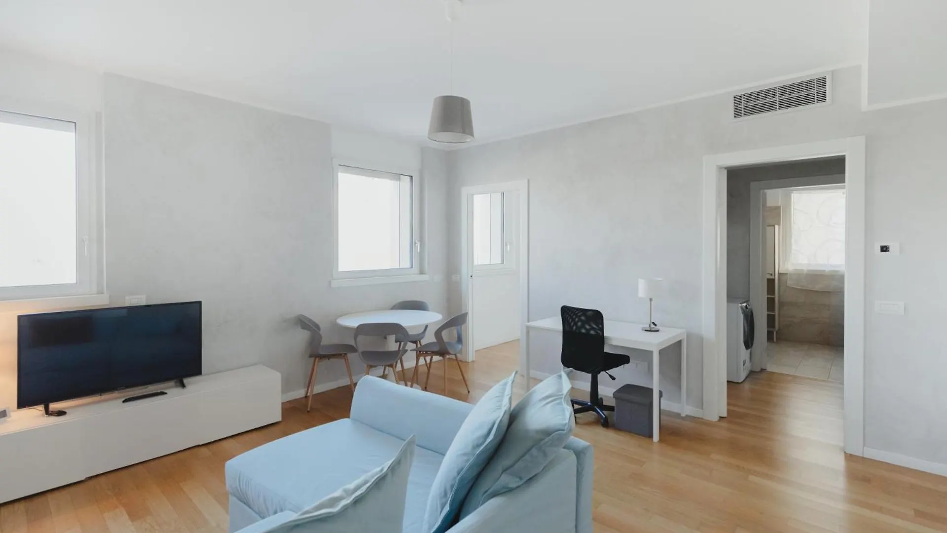 Gohost - Modern Apartments With Private Terrace Near Duomo Milan