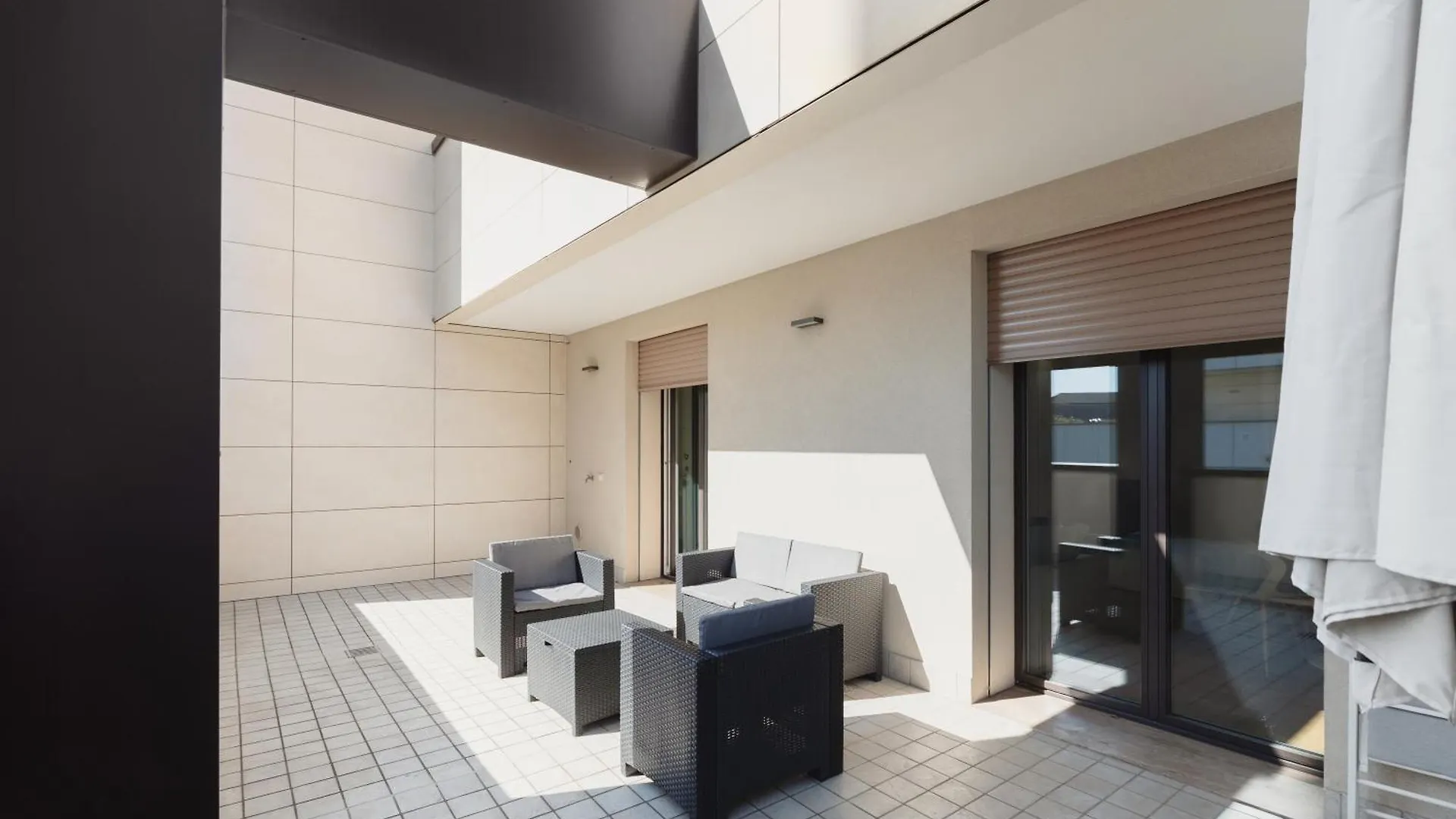 Gohost - Modern Apartments With Private Terrace Near Duomo Milan Italie
