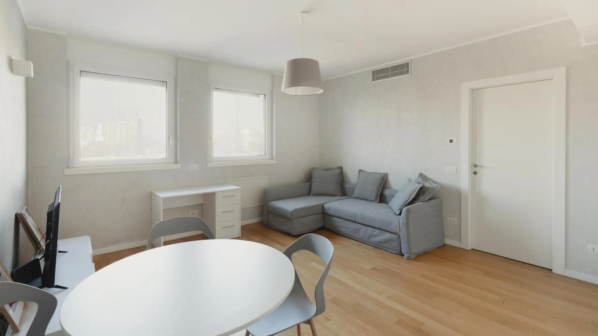 Gohost - Modern Apartments With Private Terrace Near Duomo Milano