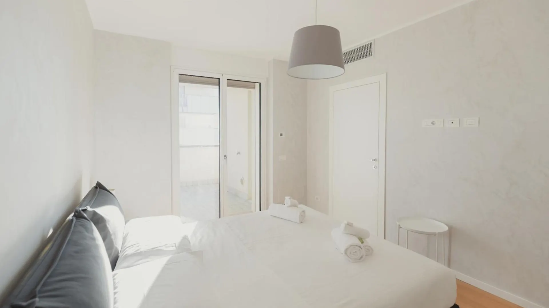Gohost - Modern Apartments With Private Terrace Near Duomo Milano