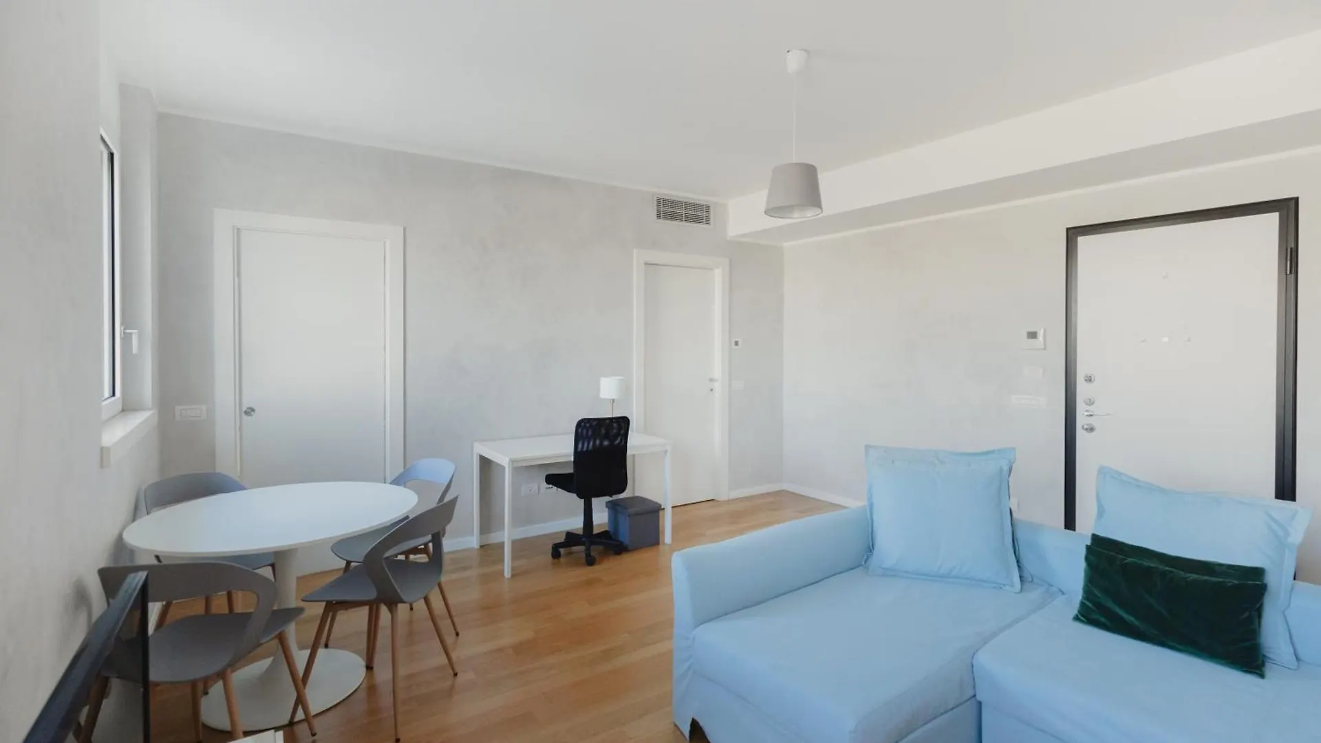 Gohost - Modern Apartments With Private Terrace Near Duomo Milano