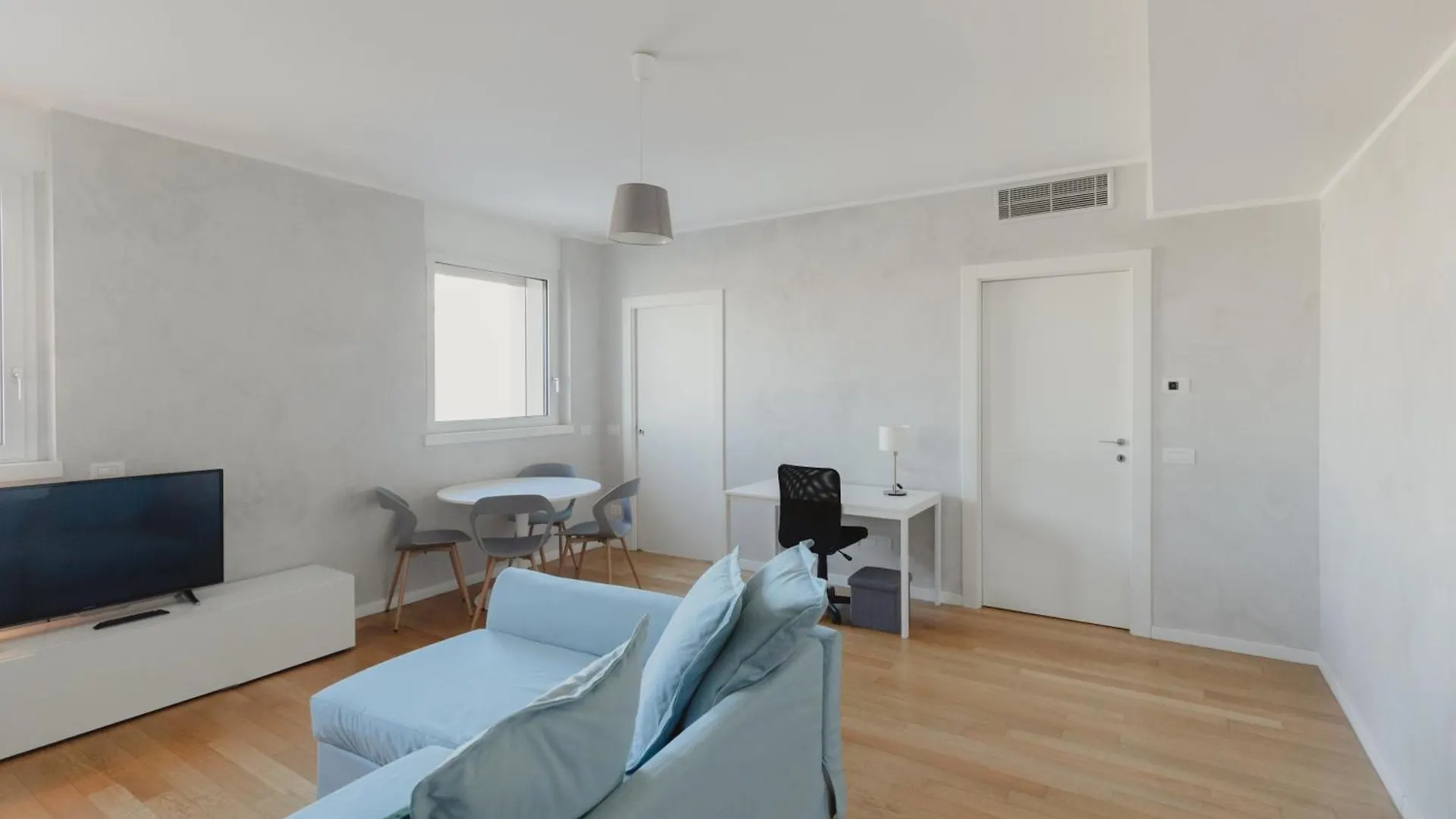Gohost - Modern Apartments With Private Terrace Near Duomo Milano