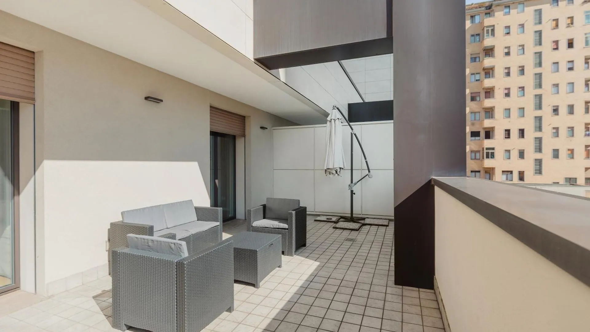 Gohost - Modern Apartments With Private Terrace Near Duomo Milano