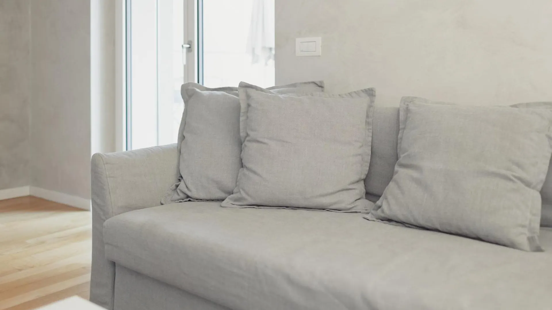 Gohost - Modern Apartments With Private Terrace Near Duomo Milano 0*,  Italia
